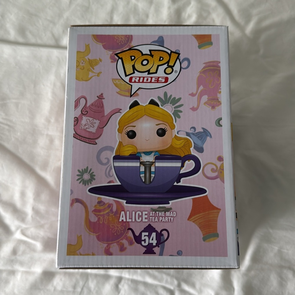 Funko Alice in Purple Teacup Vinyl Figure - Picture 4 of 6